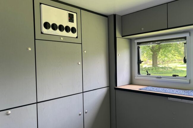 e73542f9-60cf-4eeb-aad9-12dbe200a87d